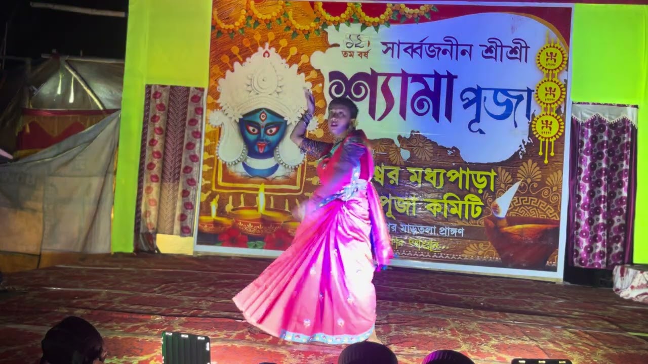 Dhakay sari pore toke lagche beautiful । ঢাকায় শাড়ি পরে তোকে লাগছে বিউটিফুল