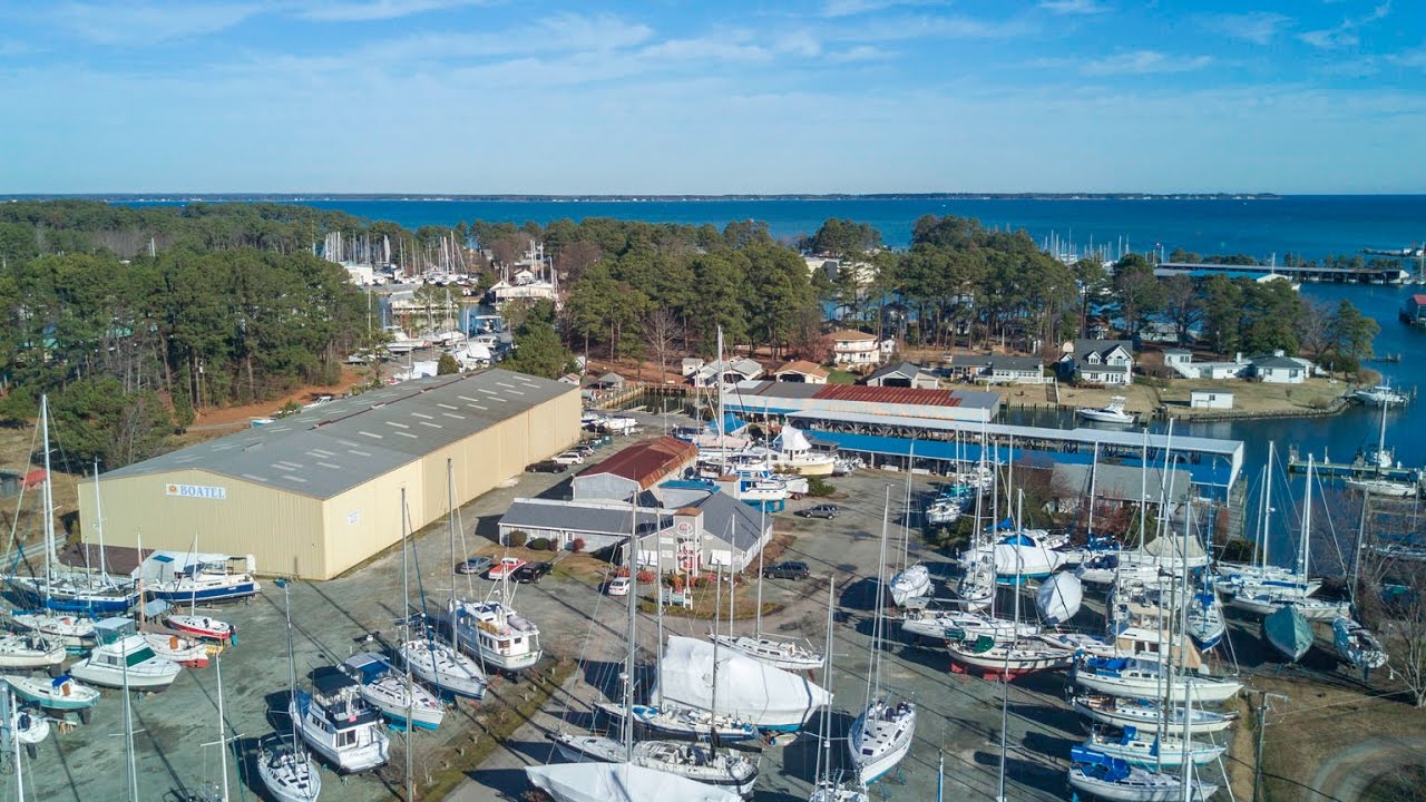 Deltaville Yachting Center - Virginia Boatel