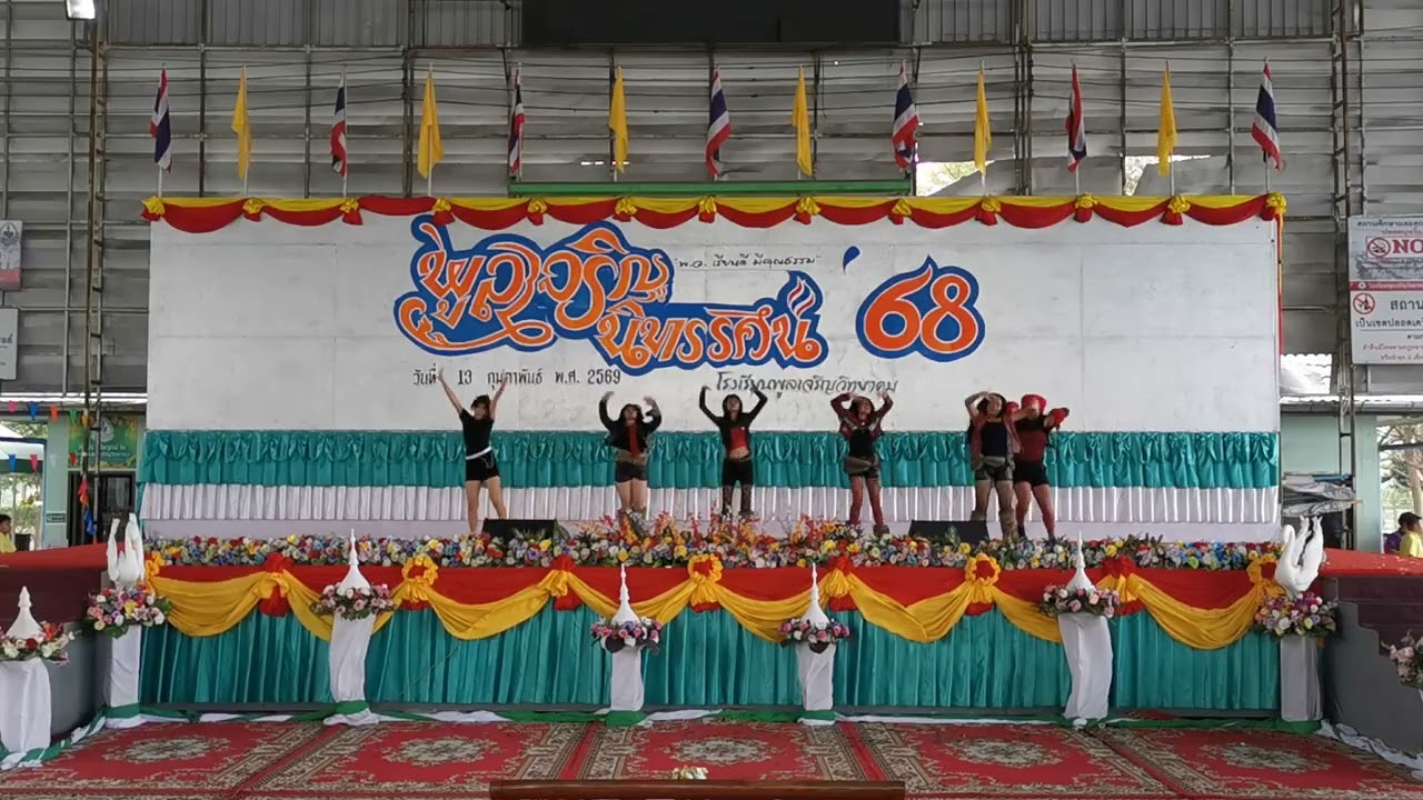 10​ การแสดงจากกลุ่มสาระการเรียนรู้ภาษาต่างประเทศ​ พูลเจริญนิทรรศน์'68