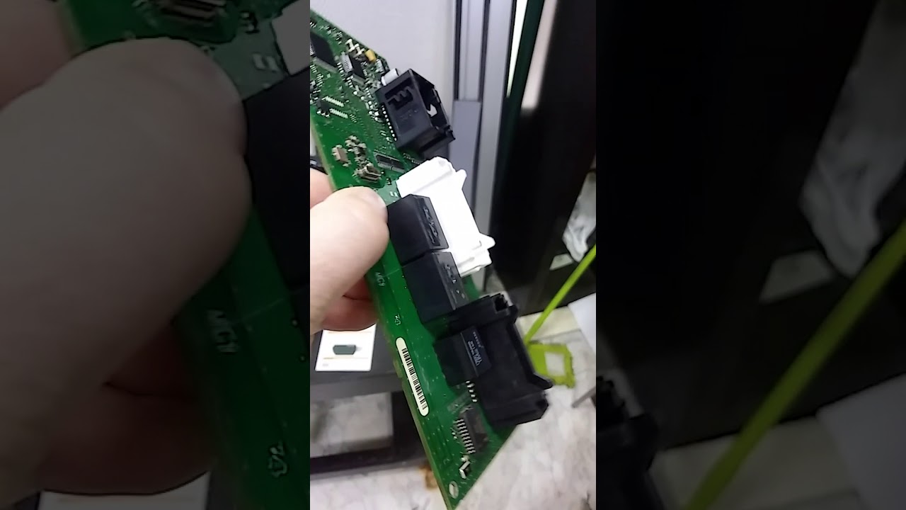Renault clio fase 2 ventana sube pero no baja,arreglado