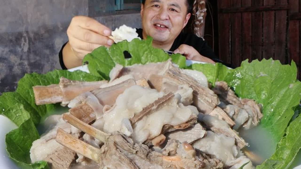 170元买一扇羊排，做个手抓羊排，沾上秘制料汁，一口下去绝了 #手抓羊排 #羊排 #清炖羊排 #羊排的做法