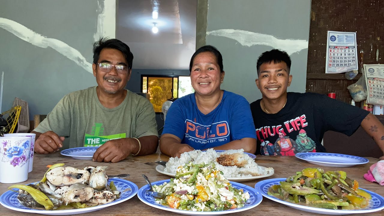 TANGHALIAN LUTO NI TATAY NA GINISANG AMPALAYA & PAKSIW BANGUS.