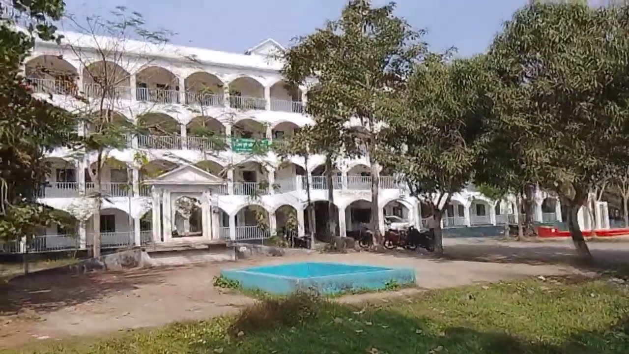 প্রাকৃতিক নির্জন পরিবেশে ফুলগাজী উপজেলা পরিষদ । Fulgazi Upazilla Parishad.
