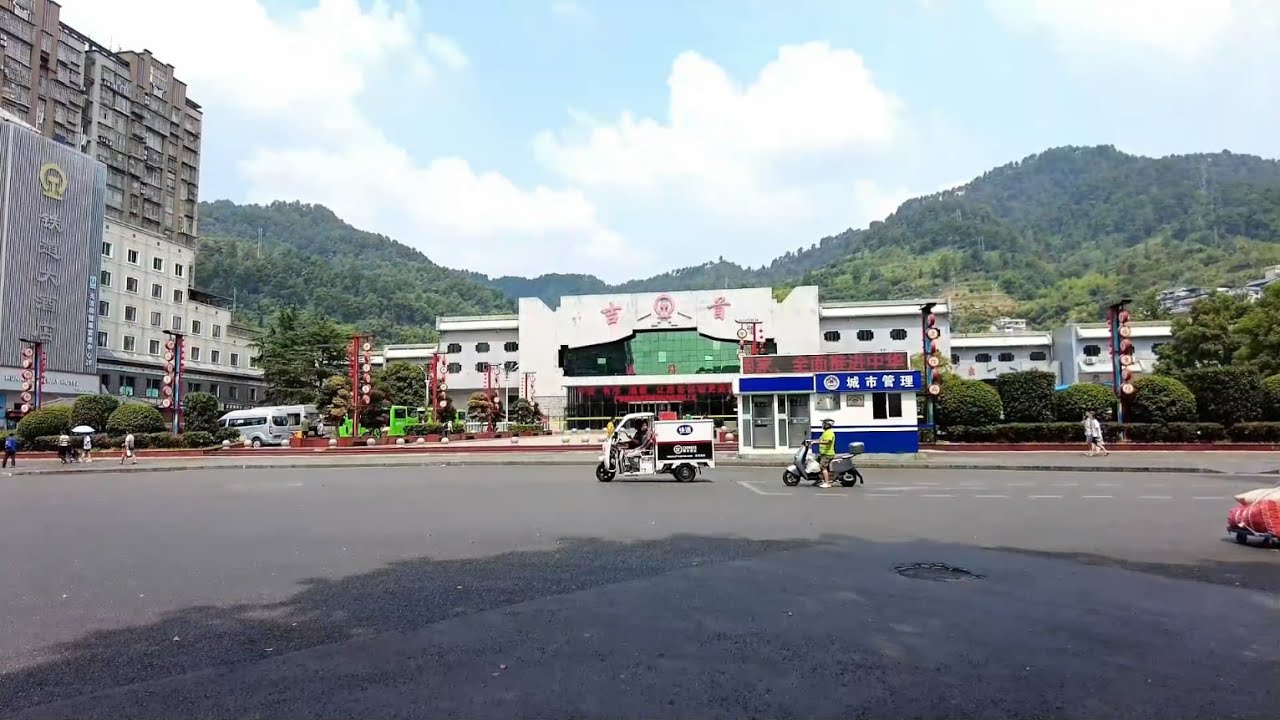 中国湖南，湘西自治州首府， 吉首市街景实拍 上集
