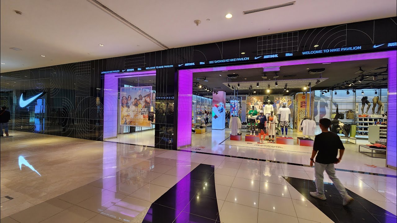 Nike Malaysia Flagship store Pavilion Mall Bukit BIntang Kuala Lumpur walking around tour ambiance