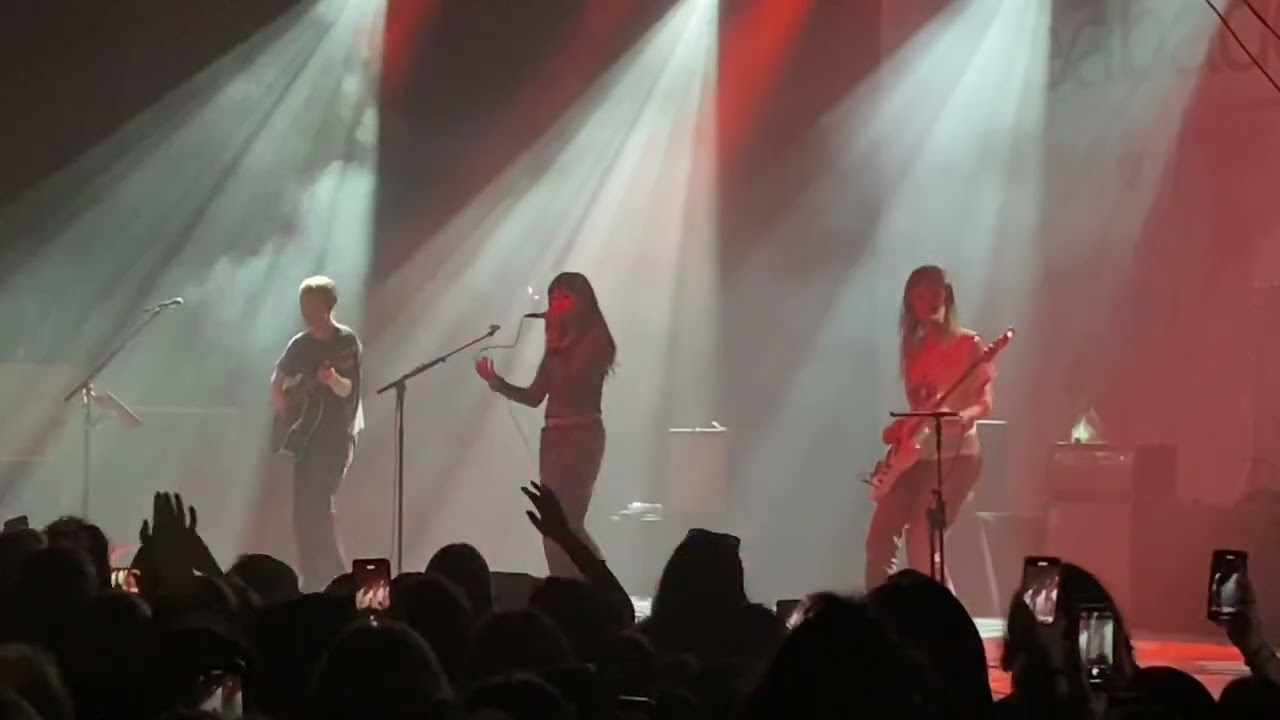 Beabadoobee - Sunny Day - Manchester Academy 13th October 2022
