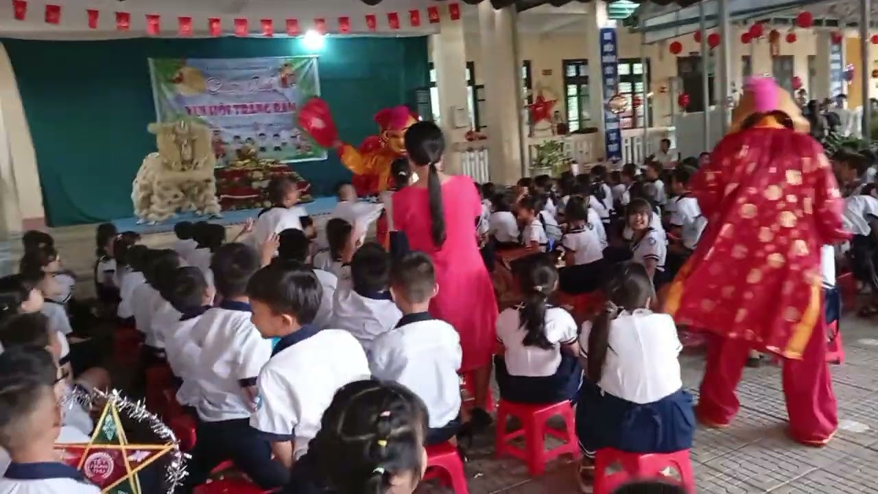 Học sinh háo hức vui Hội Trăng Rằm !