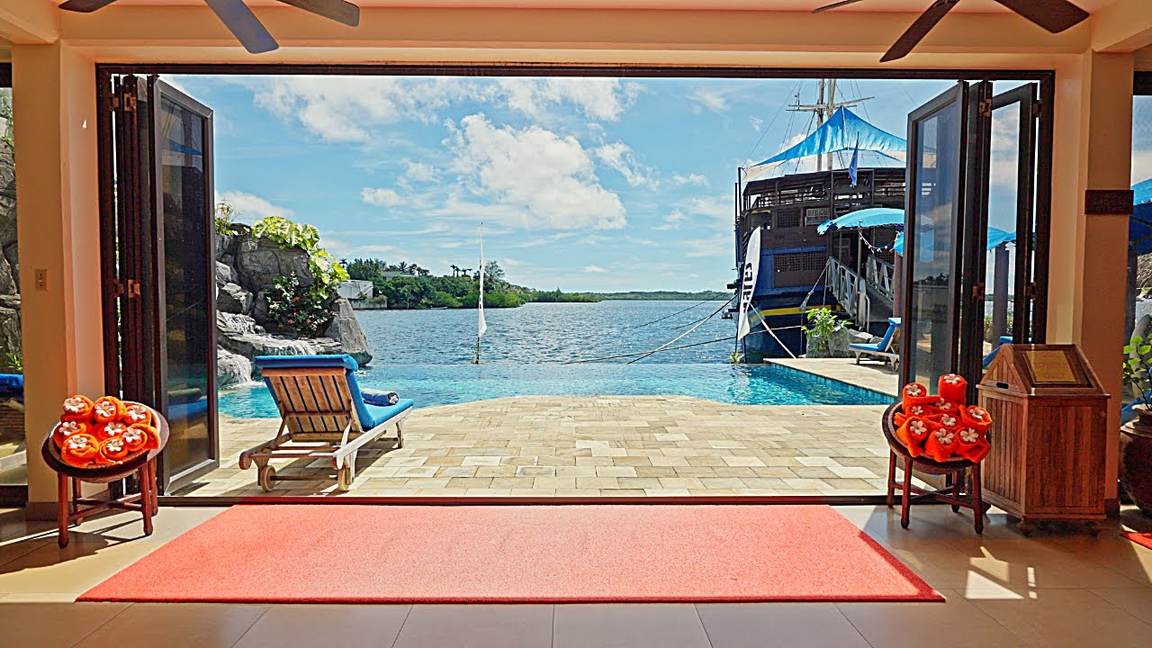 The place to stay for underwater photography in Yap... Manta Ray Bay Resort