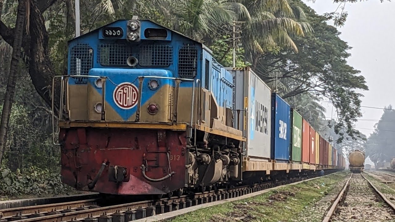 2613 & 2913 With Up BFCT Freight train...