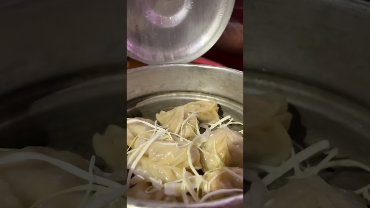 CHICKEN STEAM MOMOS ! 📍Kalsang Cafe, Majnu Ka Tila #momos #love #delhi #explore #shorts