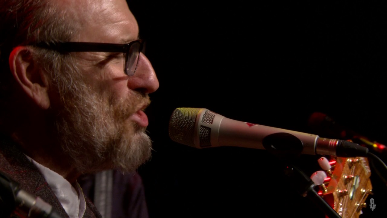 Colin Hay - Secret Love (eTown webisode #1130)
