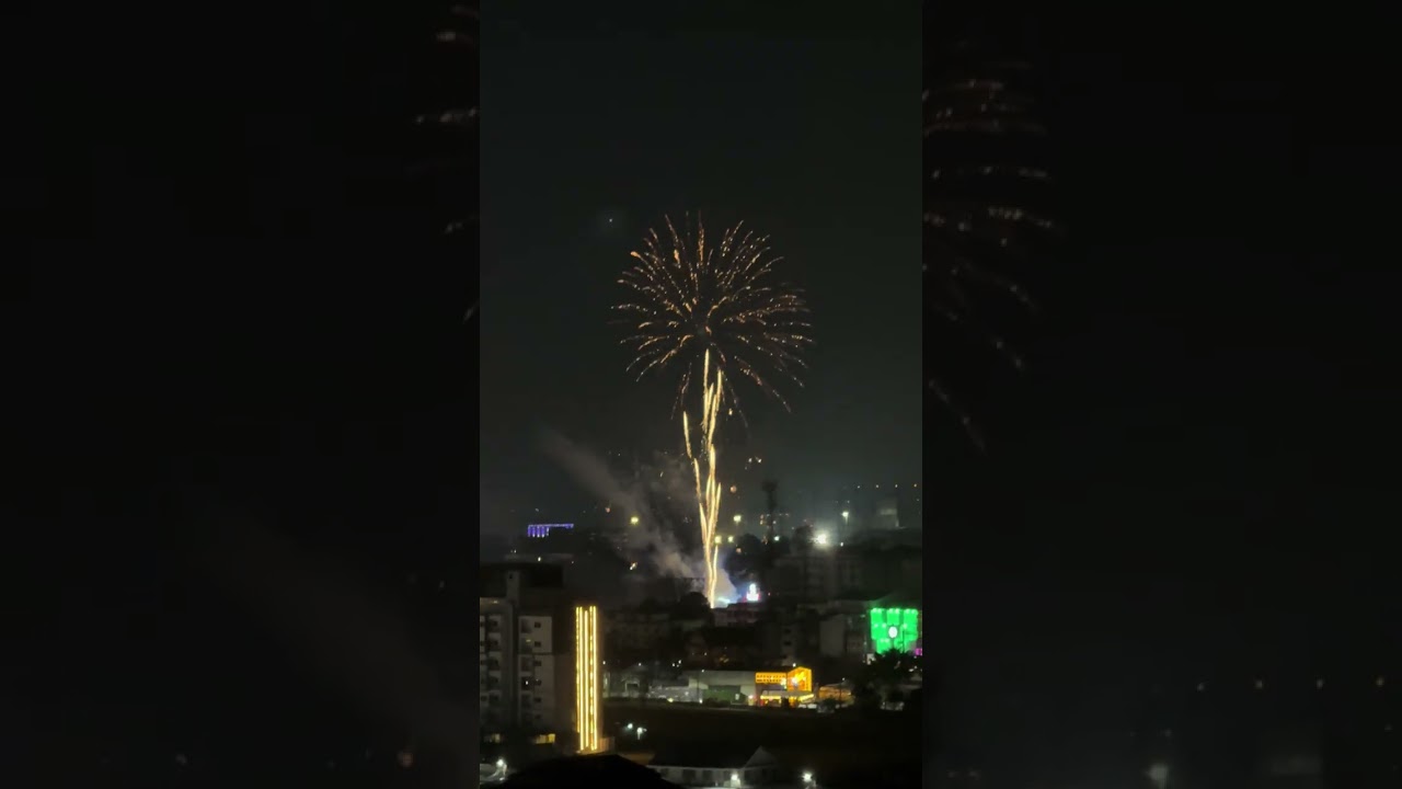 Daha önce bu kadar uzununa denk gelmiş olamazsınız dakika 4’ten sonra şov tekrar başlıyor 🎇🎆🧨 