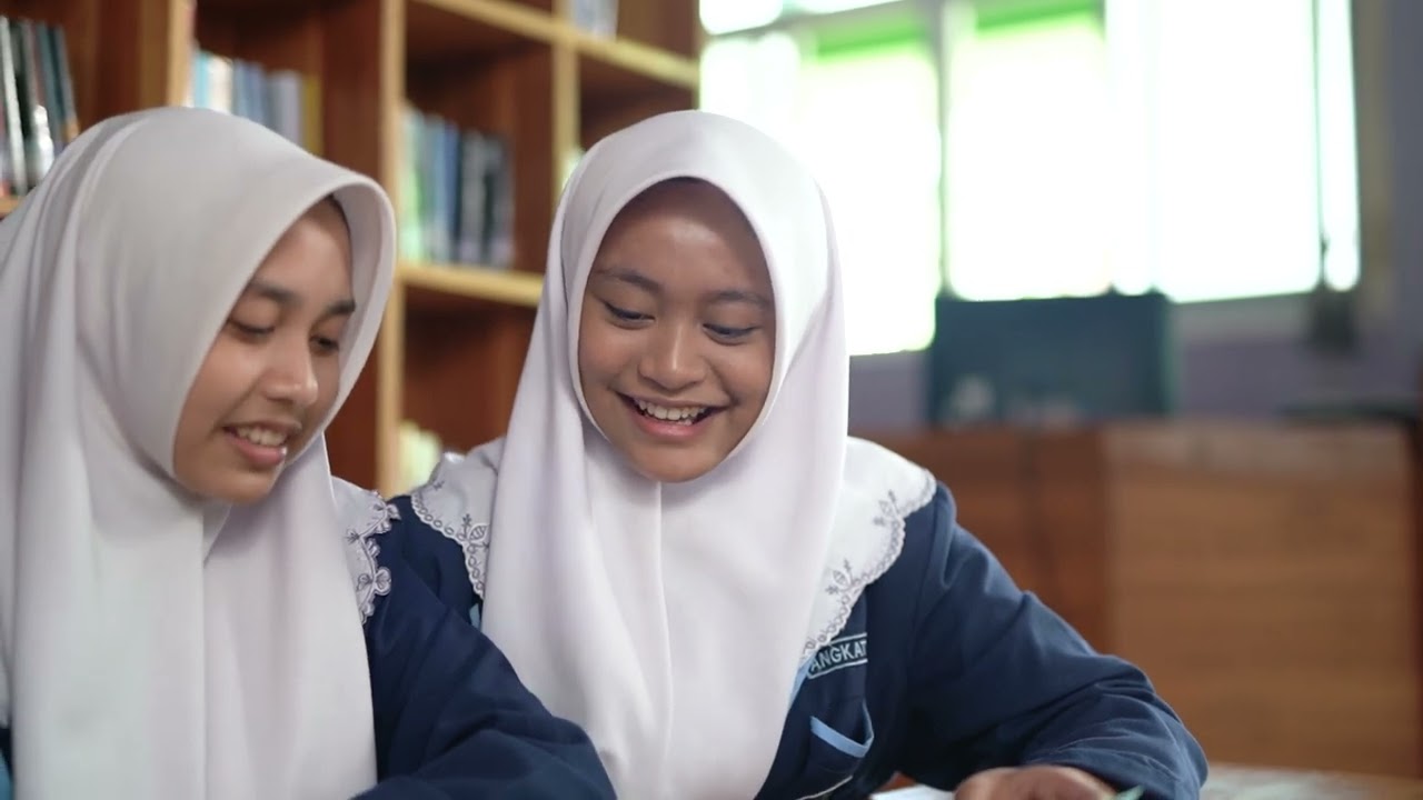 PROFIL SEKOLAH SMP DARUL ULUM 1 UNGGULAN PETERONGAN