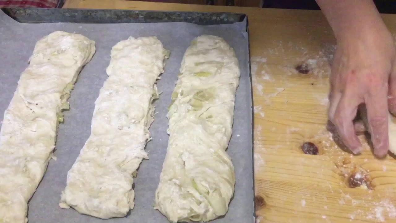 Filoncini di pane con cipolla