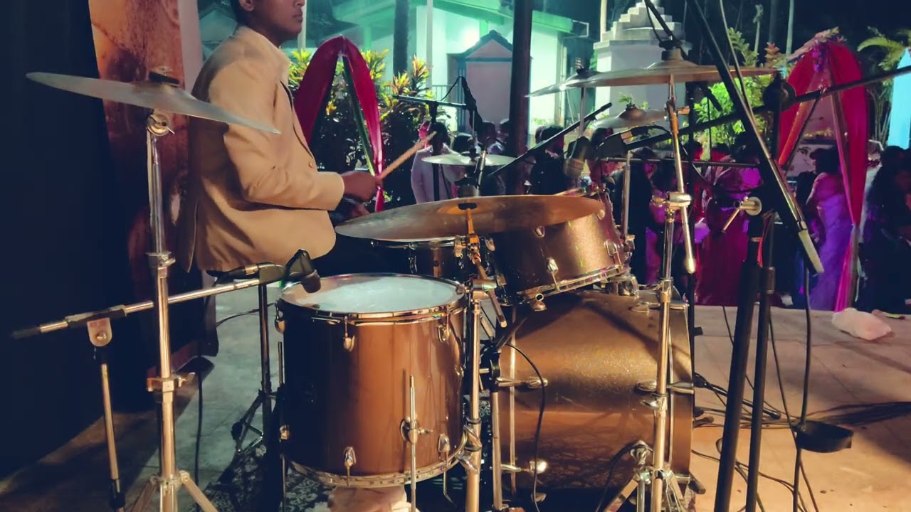 I Think They Call This Love💕.                          The Wild Notes Band cover