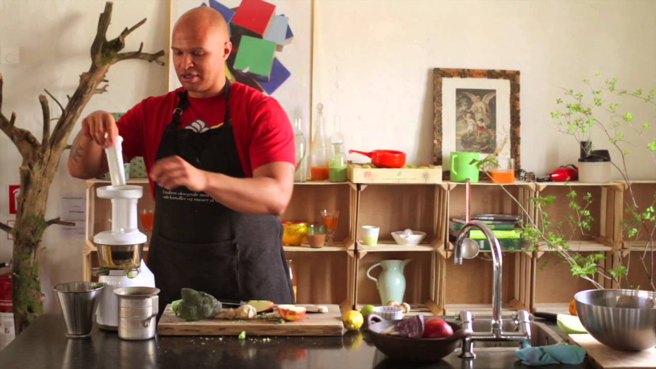 Juice på Broccoli med peberrod, ingefær og æble