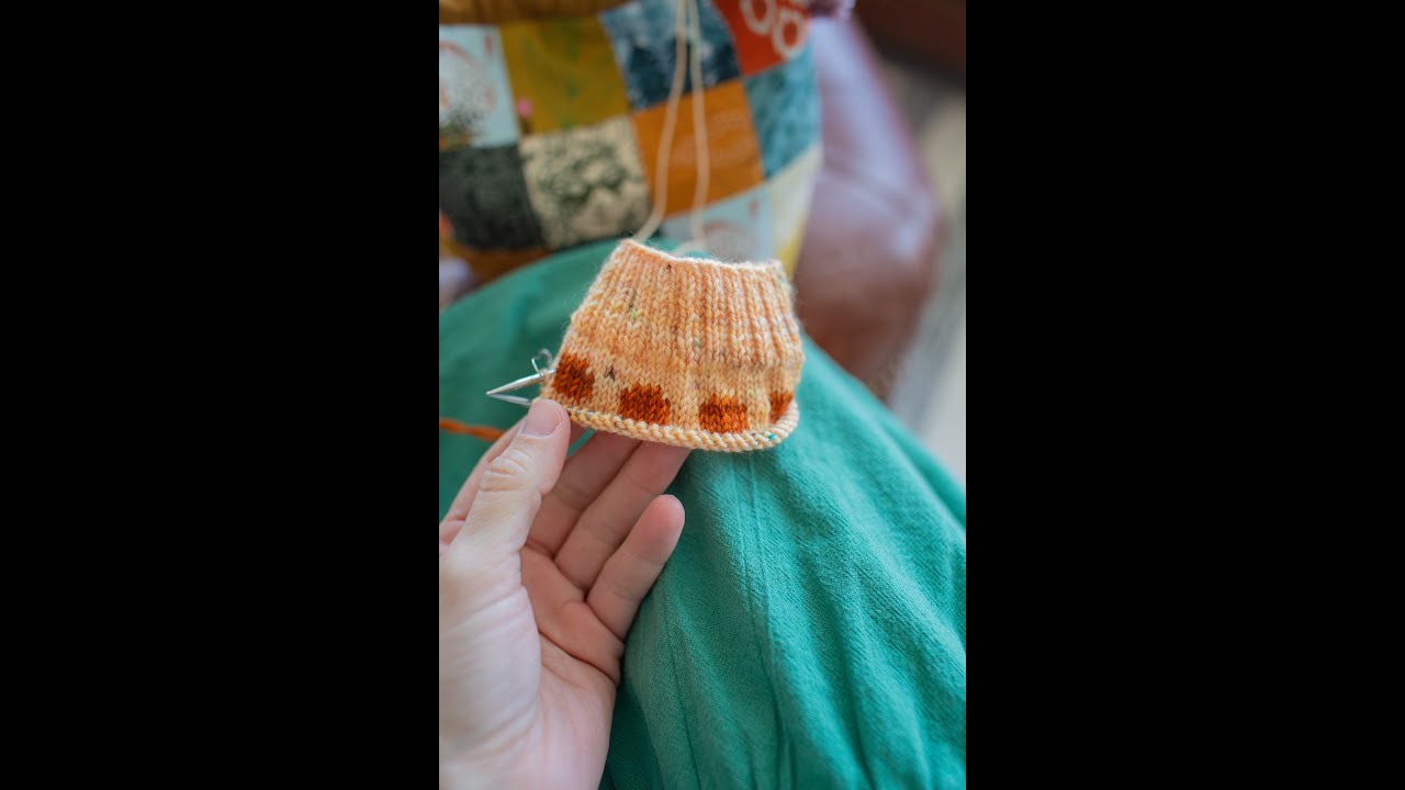 Starting the Little Dots Socks