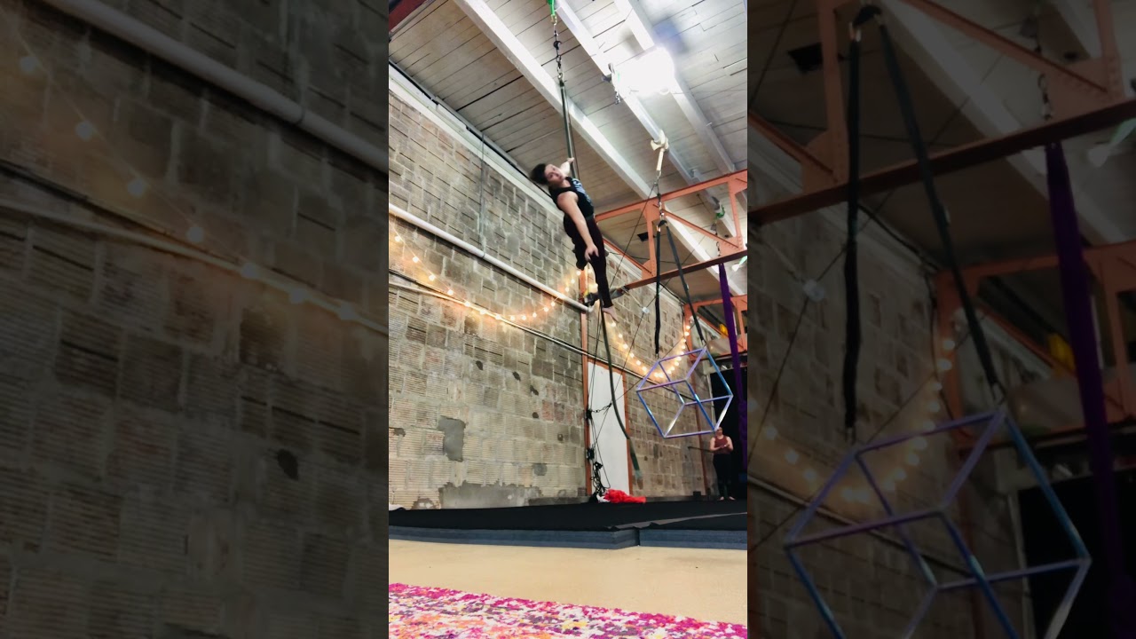 Rope: front salto to hip key spin
