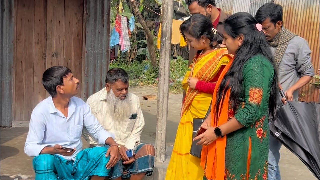নির্বাচনে মহিলা পদপ্রার্থী বয়রার কাছে ভোট চাইতে গেল অতঃপর