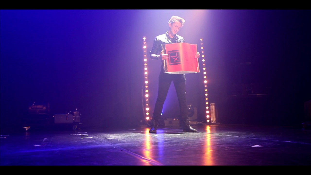 Tim Silver Magicien - Illusion show version 2017 - Parc Walygator