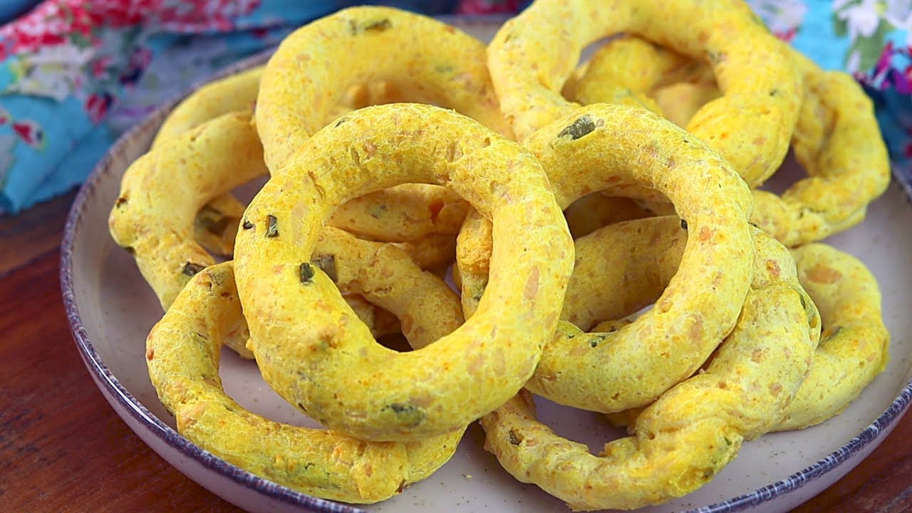 BISCOITO DE POLVILHO TEMPERADO | MELHOR QUE CEBOLITOS | FLAVIA MUNDEL