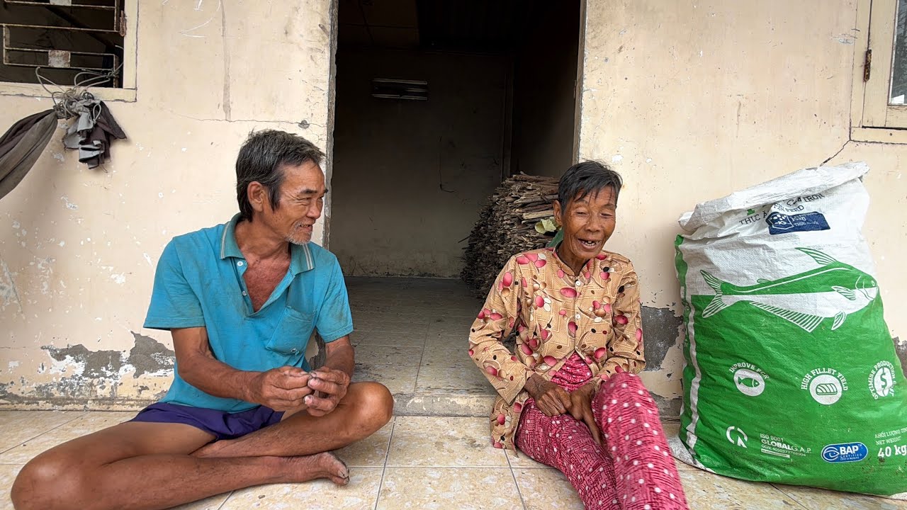 Sao cuộc đời của chú,lại phải sống trong sự cô đơn lúc tuổi xế chiều..!