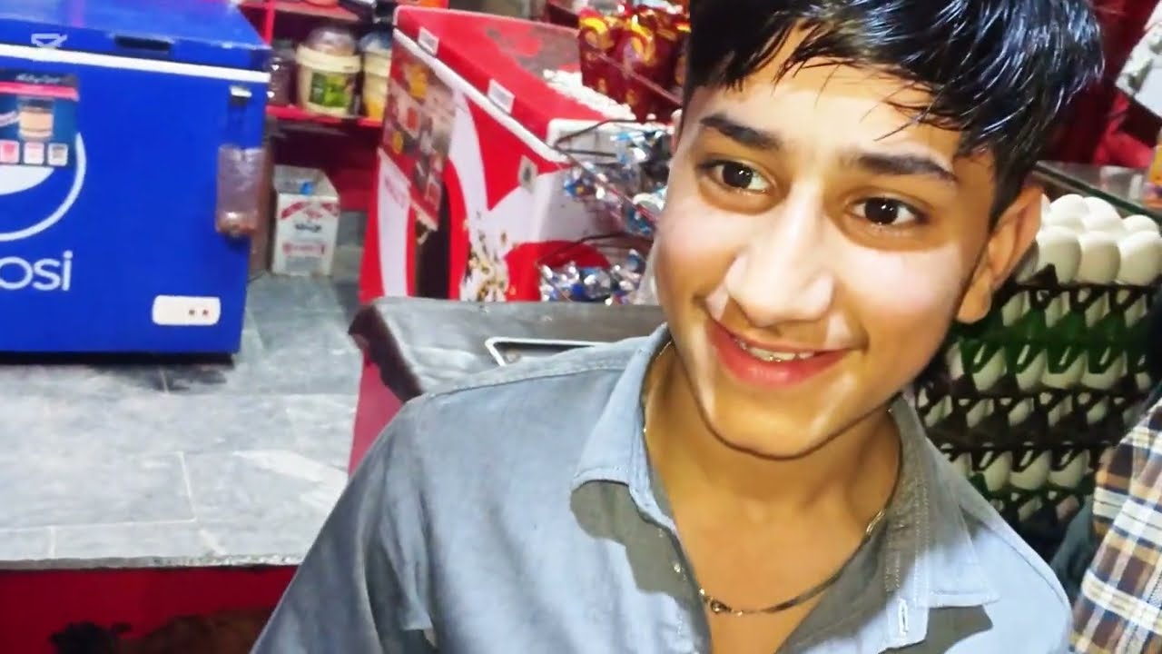 Naim Abbas ka naya blog aaya hai gunge ke sath dekho aur like karo hansna mana hai