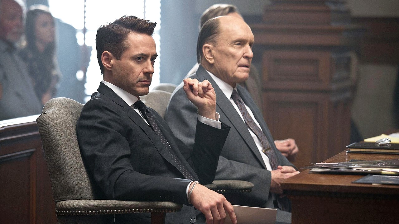 法庭上钢铁侠突然发现，久经沙场的法官老爹，竟然忘了同事的名字，8万人打出8.0高分，23分钟看完2014年美国剧情电影《法官老爹》