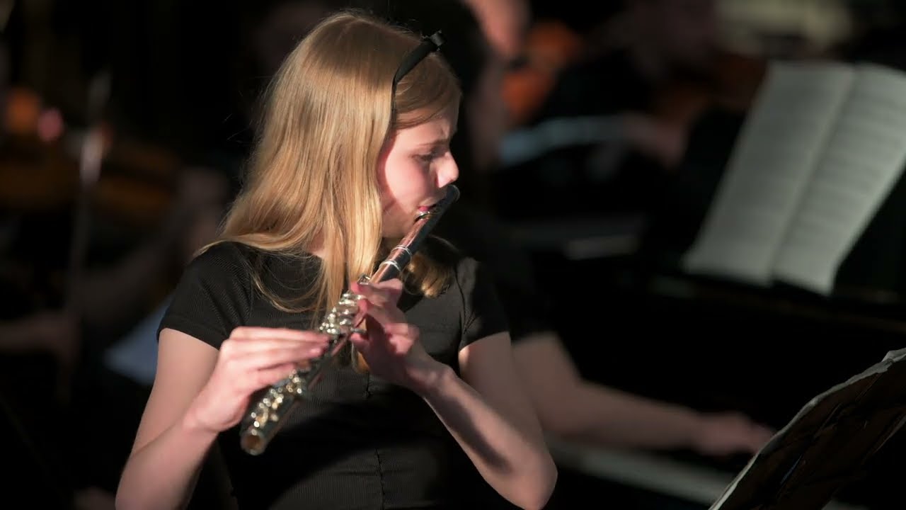 Helena Glover (flute) John Rutter Suite Antique V & VI Camerata Tchaikovsky 10 June 2023