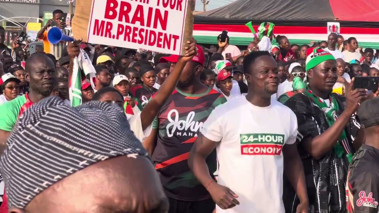 Mahama Storm Asante Mampong! He Was Overwhelmed With The Crowd He Saw