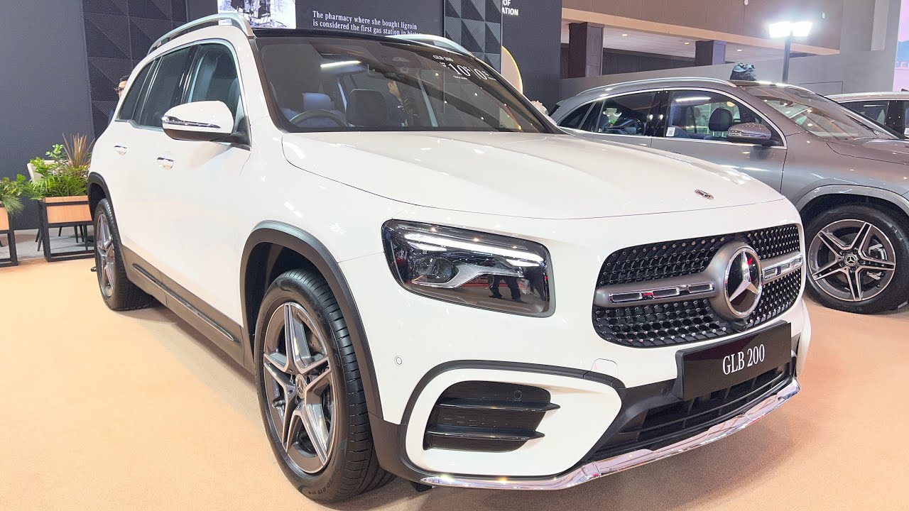 New Mercedes-Benz GLB 200 (2026) - Luxury Family SUV! Exterior & Interior Details