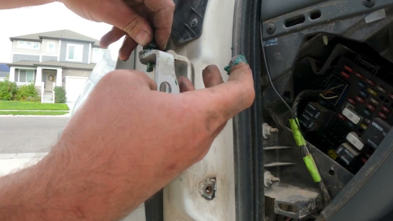 Chevy Silverado Door Hinge Pin Replacement || GMT800