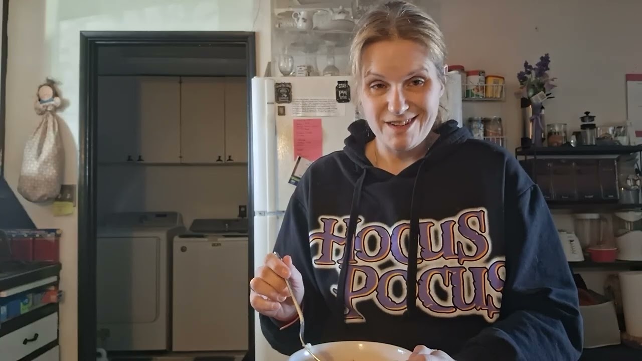 Cook with me: Easy Keto Microwave Mac And Cheese/Tuna Helper Alternative. 