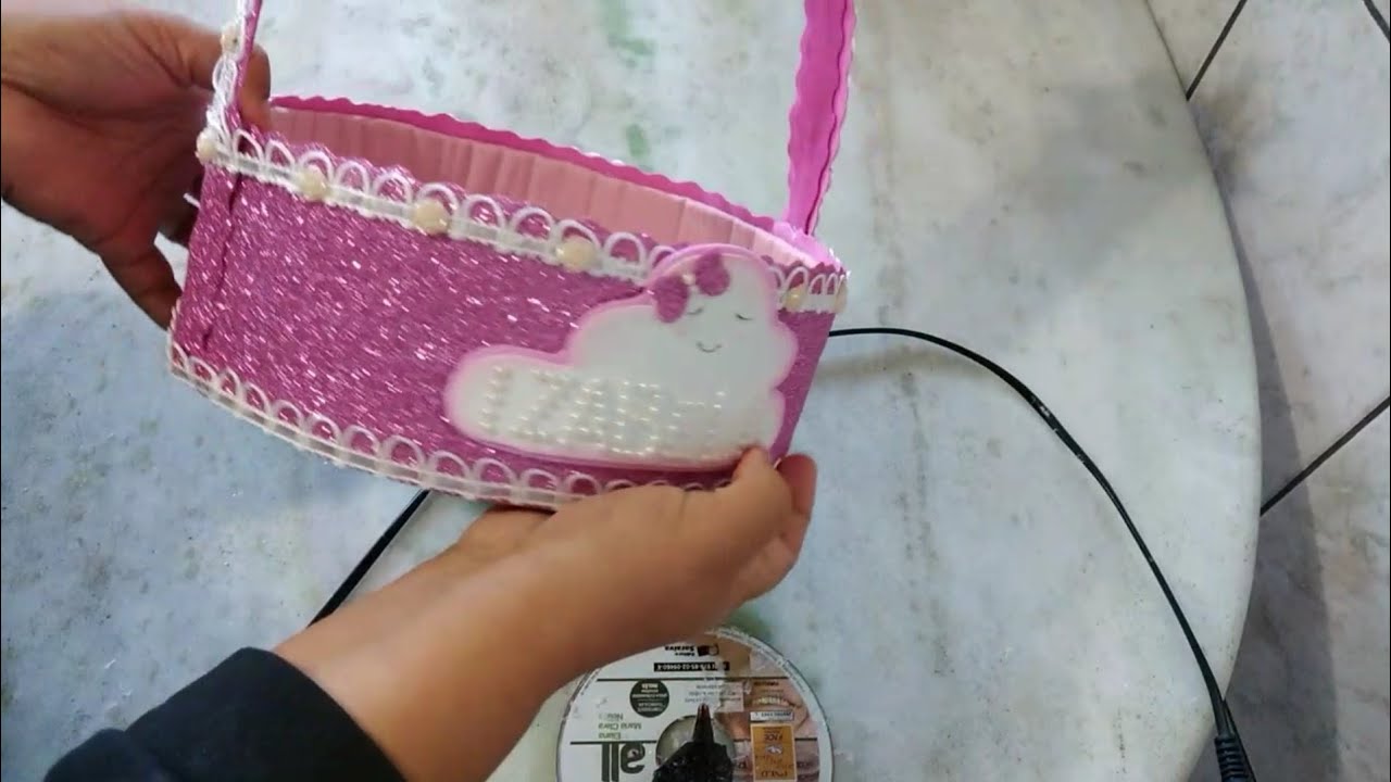 Cesta com papelão e eva