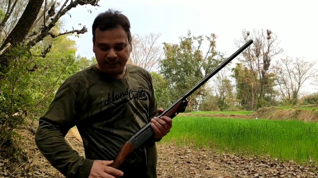 12 gauge shotgun fire , misfire