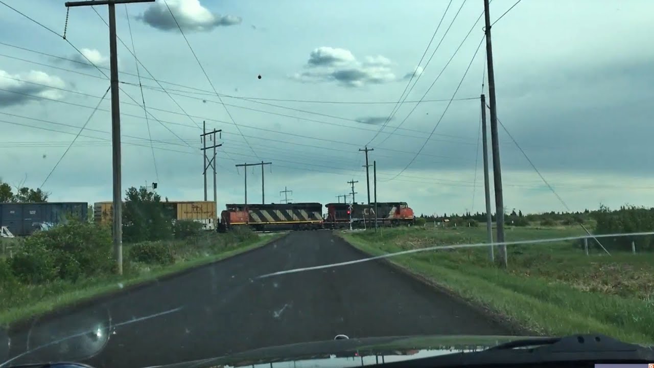 CN Train Spotting HD: IC 2703 & CN 2424 Leads Train East At Mile 121.00 Vegreville Sub 1/1 6/5/18