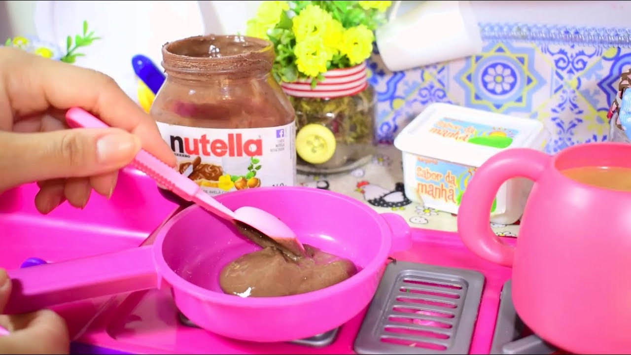 BOLO DE CHOCOLATE COM CALDA DE NUTELLA E BISCOITO