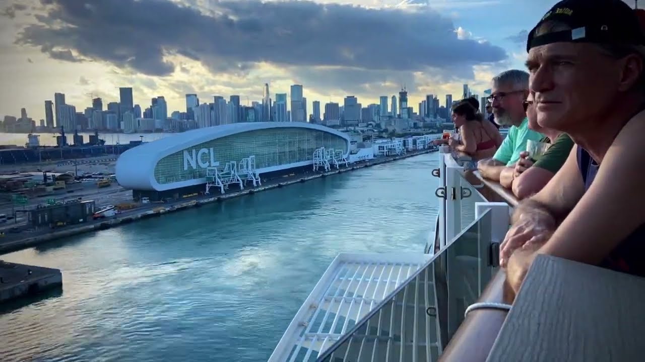 AQUA - Norwegian Cruise Line - sail away from Miami