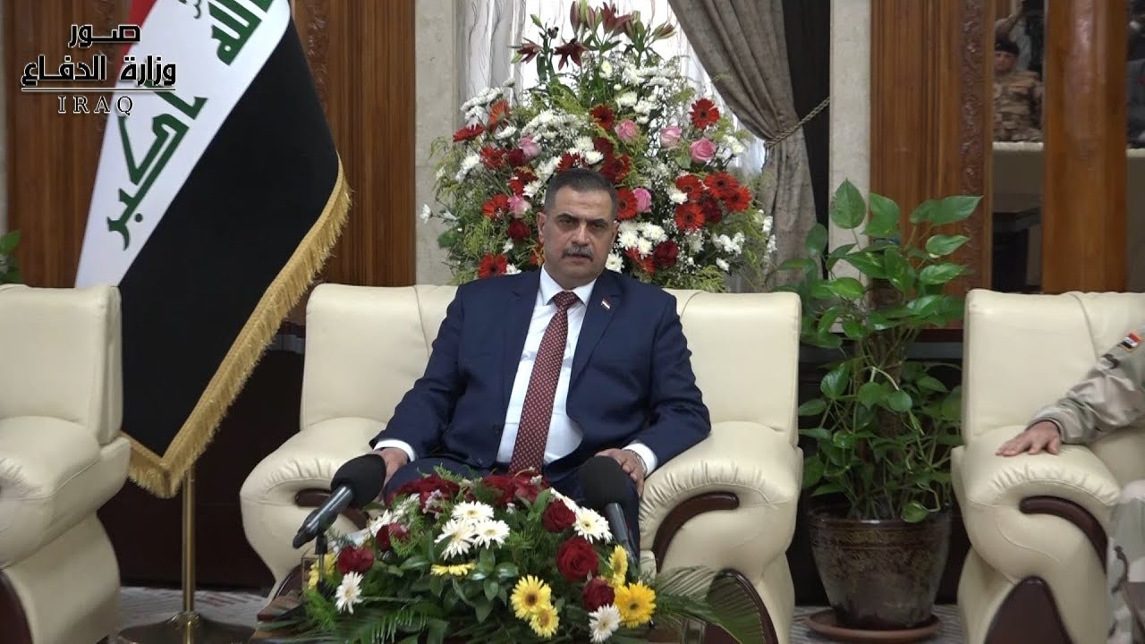 وزير الدفاع يباشر عمله في وزارة الدفاع