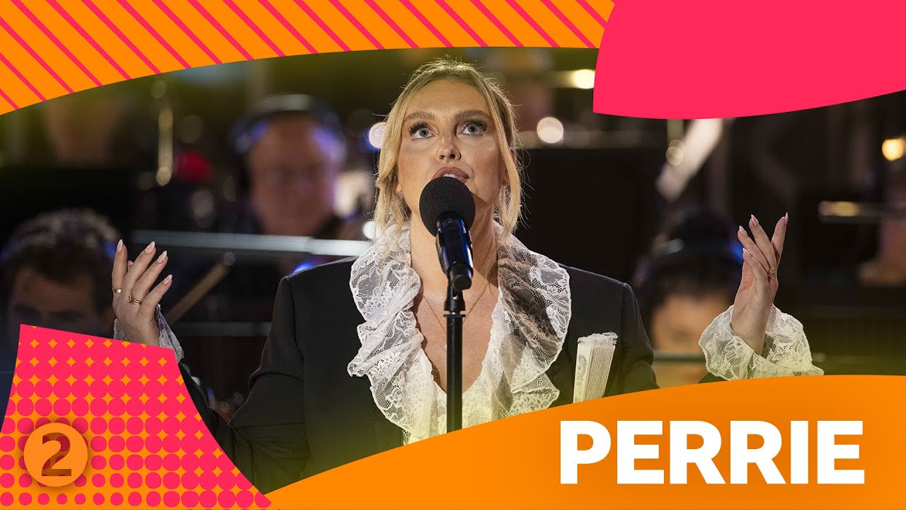 Perrie - Christmas Magic (Radio 2 Piano Room)