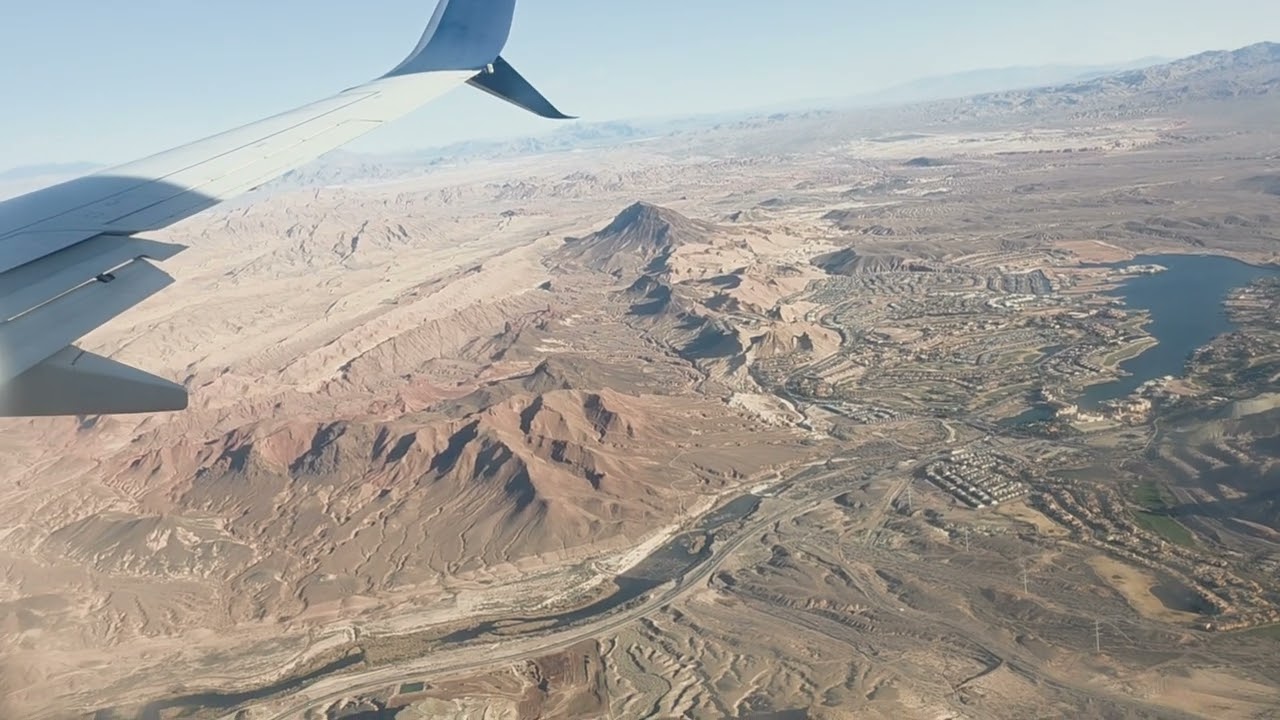 Landing in SIN CITY! ✈️ Delta Flight Approach to Las Vegas (LAS) from MSP 