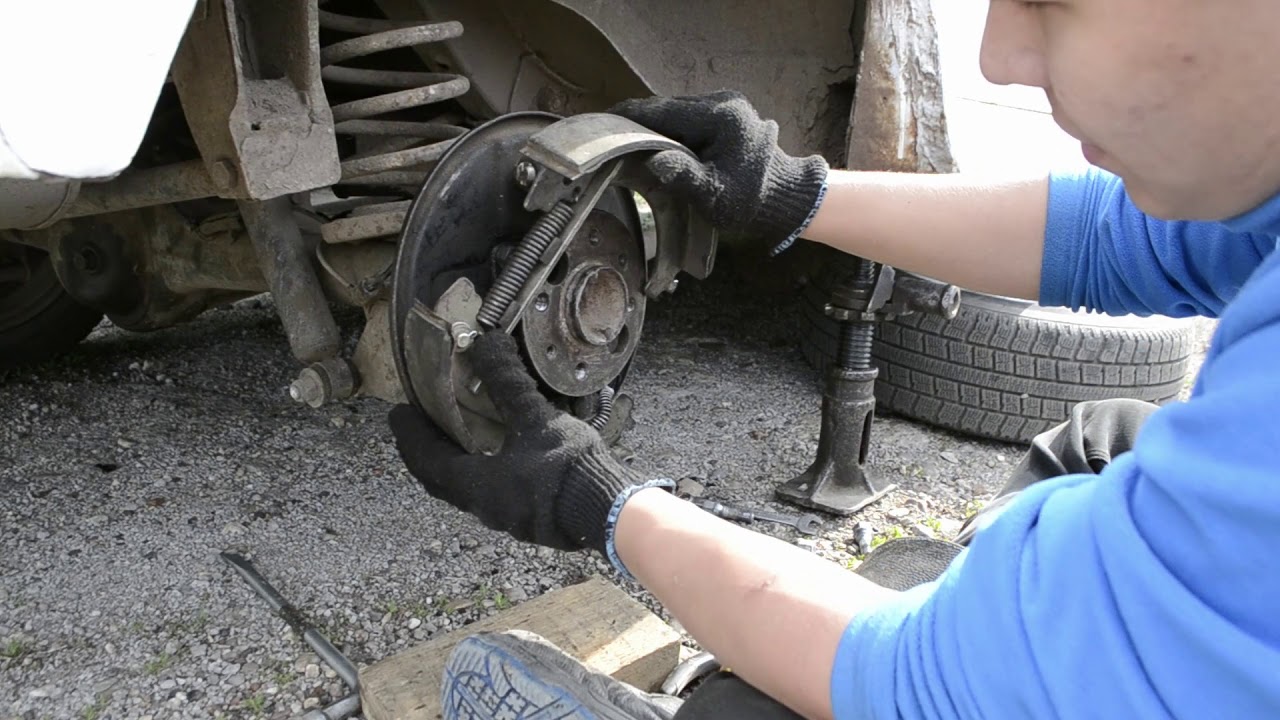 Замена колодок, барабана и полуоси ВАЗ Классика 2107