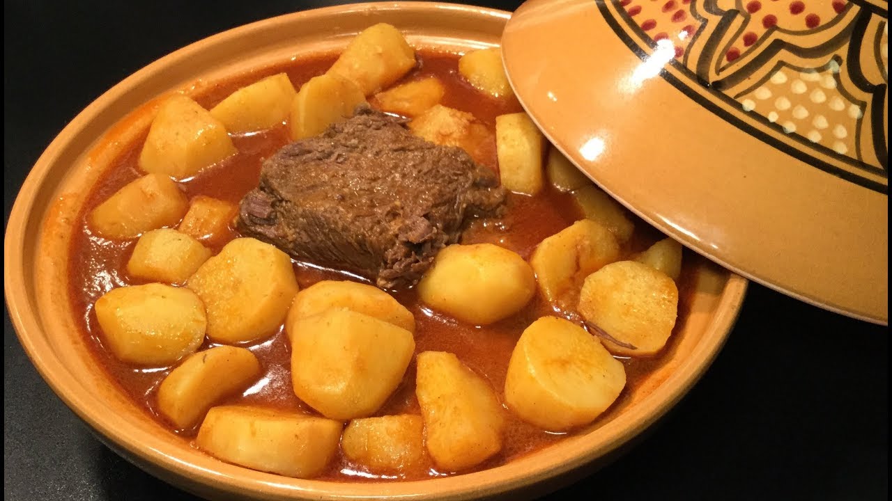 LE RAGOÛT DE POMMES DE TERRE AVEC DU VEAU