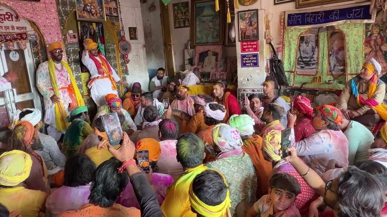 Holi bhajan ka Ras - esi holi kheli re kahna ke bhaang chad gyi😇