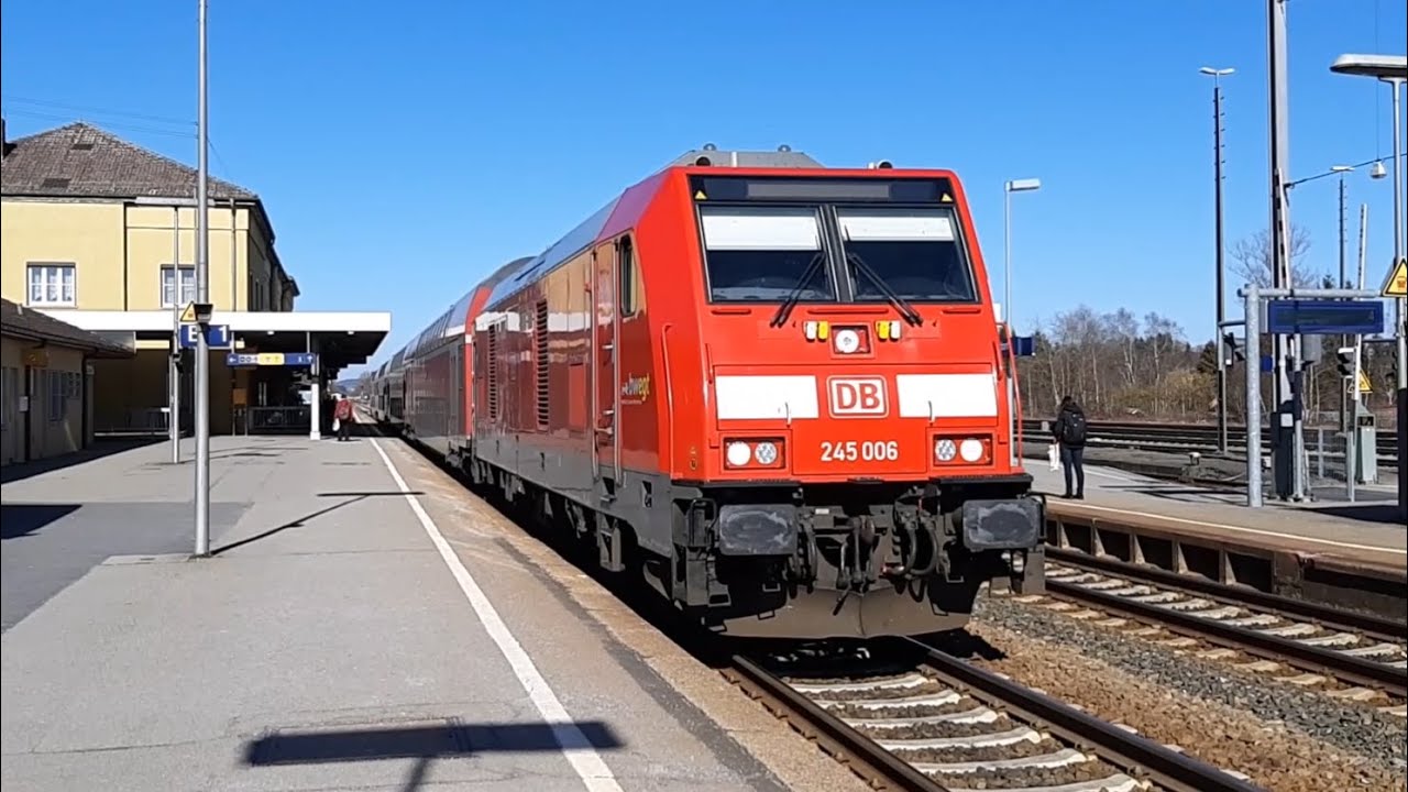 Traxx Diesellok Br 245 beim anfahren mit Ihren Doppelstockwagen auf der S&uuml;dbahn