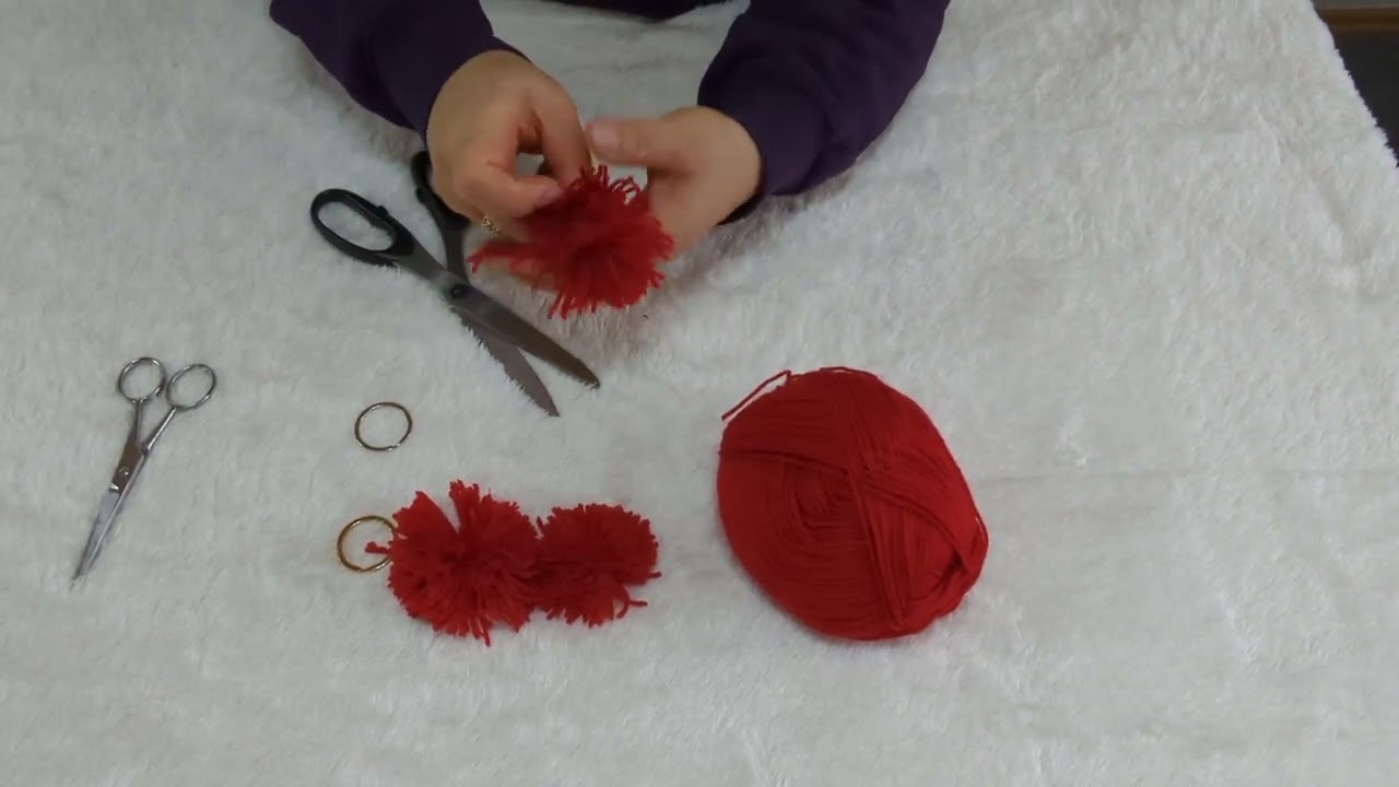 Making a Pompon from Wool,làm móc chìa khóa bằng len.