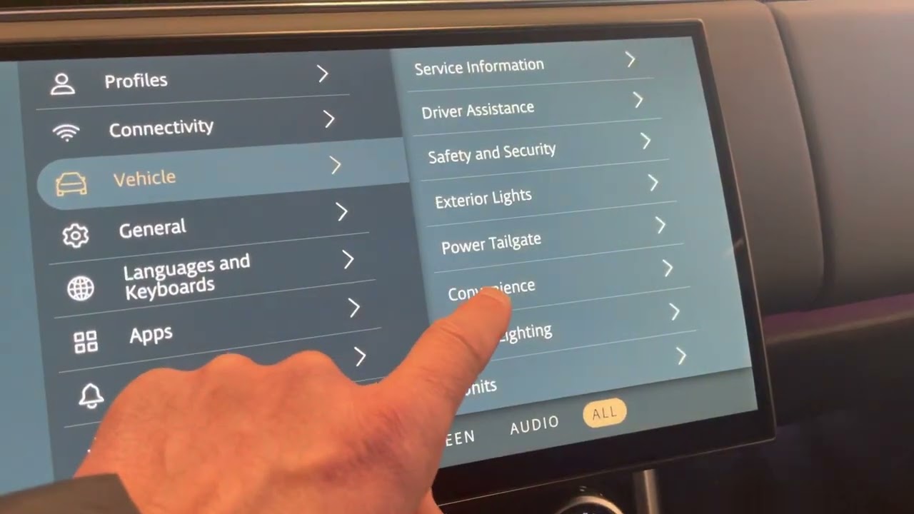 How to set up auto access height on a 2023 Range Rover