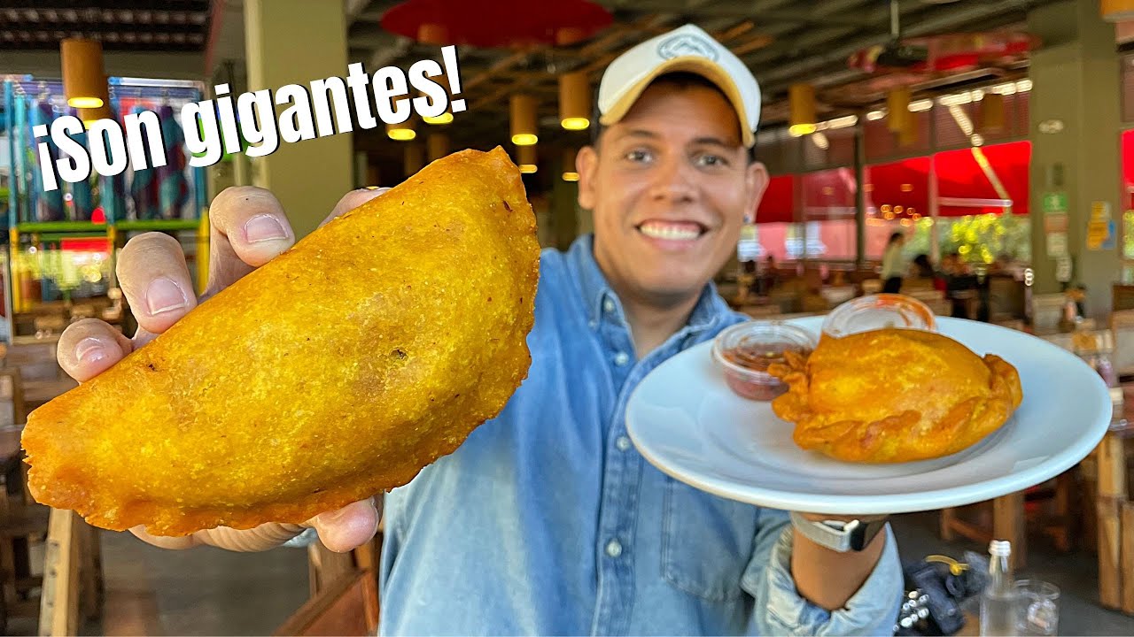 Las famosas EMPANADAS y PASTELES GIGANTES de COCOROLLO en Medellin 🥟