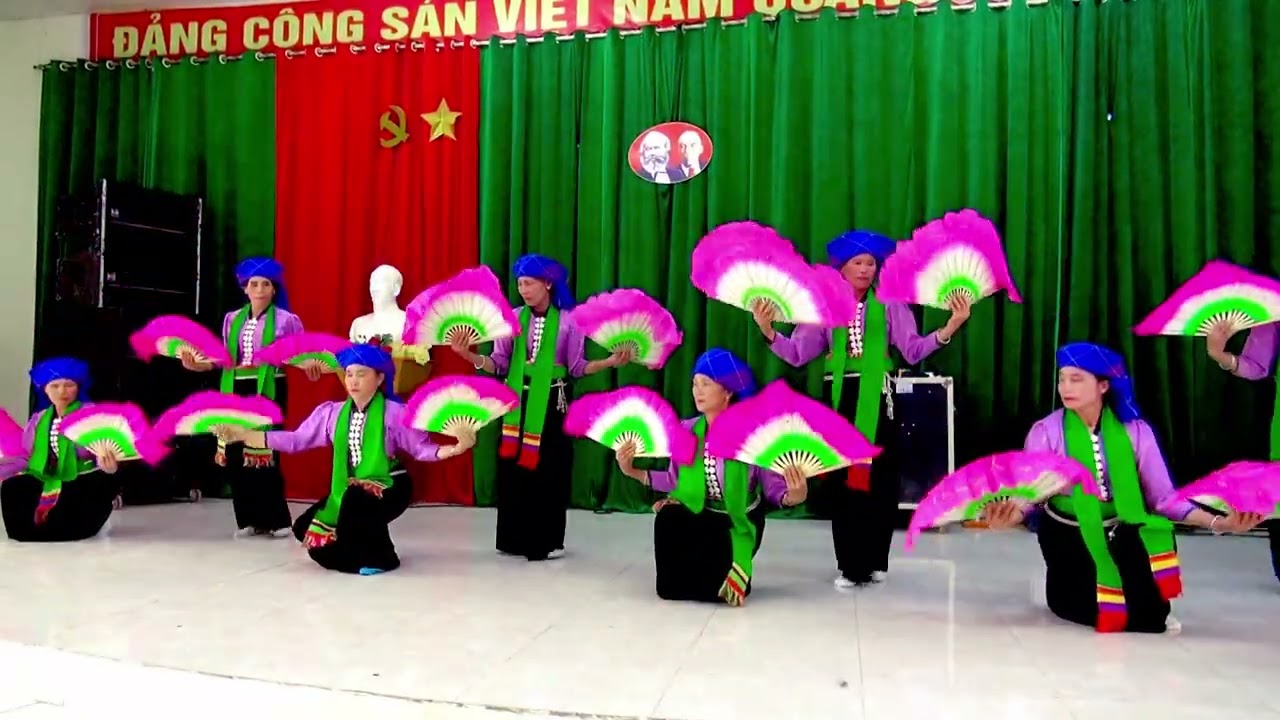 Múa mừng tiết suôn về bản sắc dân tộc Thái trắng Ngọc Chiến do đội thương định thể hiện 