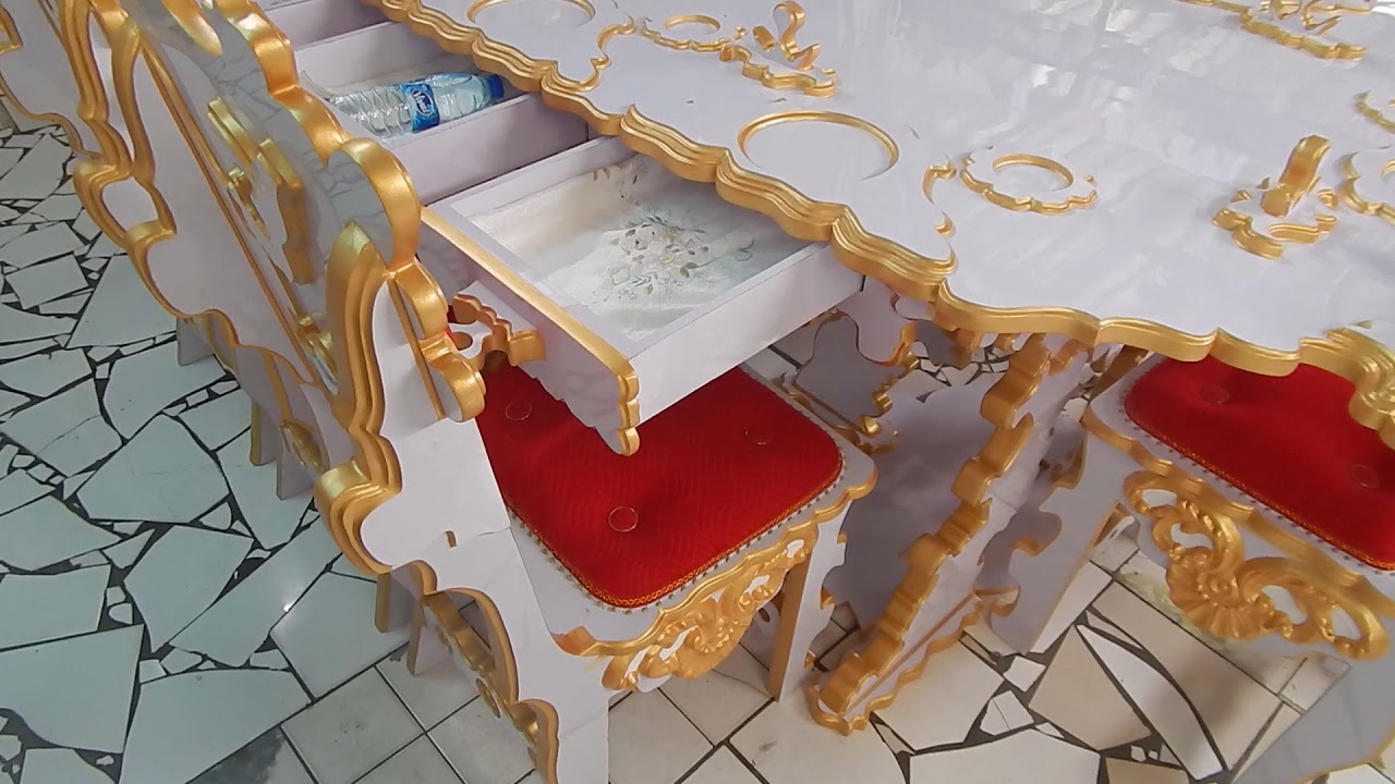 la table intelligente matérialisée par les mains du Roi AMEN-FILS premier Winaïvha au Congo